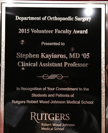 UOA Joint Replacement Surgeon Receives Volunteer Faculty Award